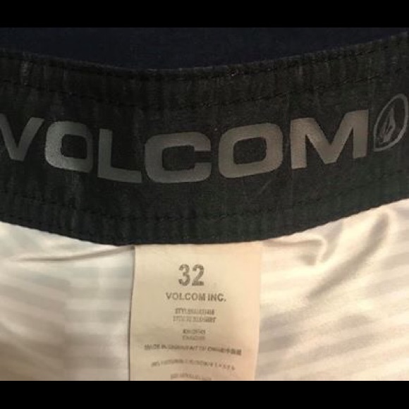 Volcom Striped Board Shorts 32 - Picture 3 of 4